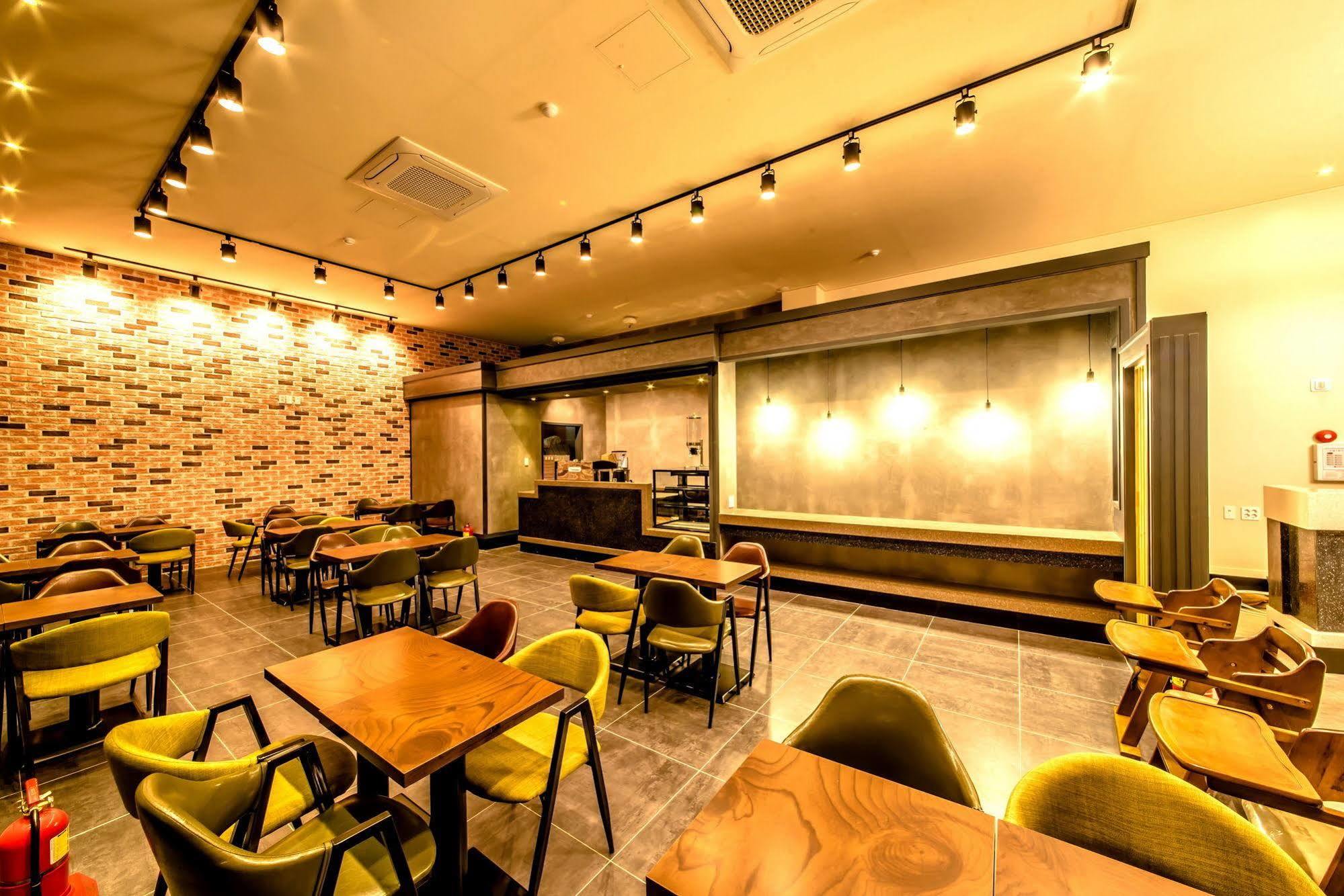 סאוגוויפו Sunrise Hotel Jungmun Branch מראה חיצוני תמונה