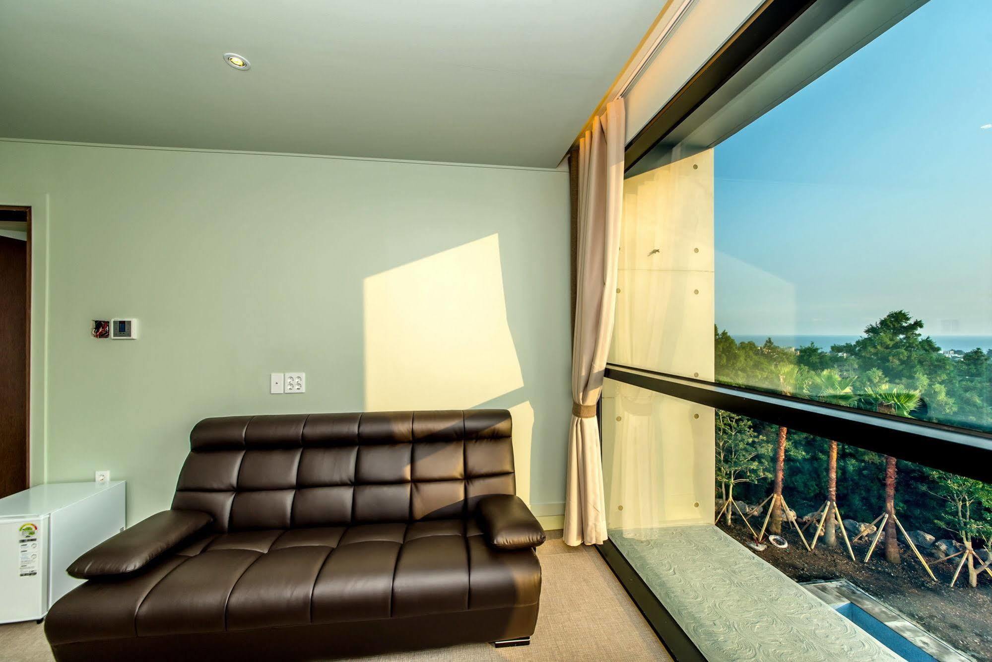סאוגוויפו Sunrise Hotel Jungmun Branch מראה חיצוני תמונה