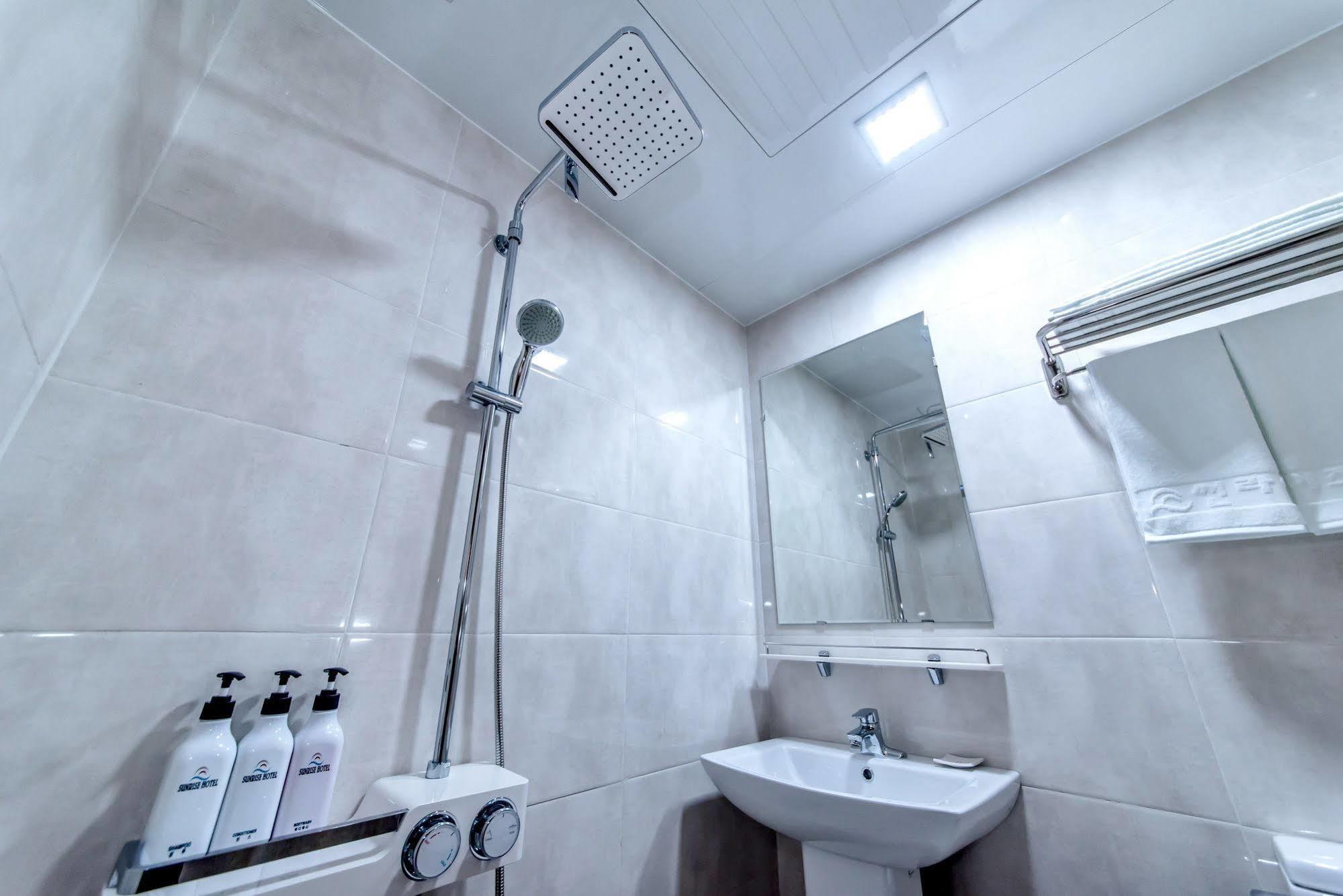 סאוגוויפו Sunrise Hotel Jungmun Branch מראה חיצוני תמונה