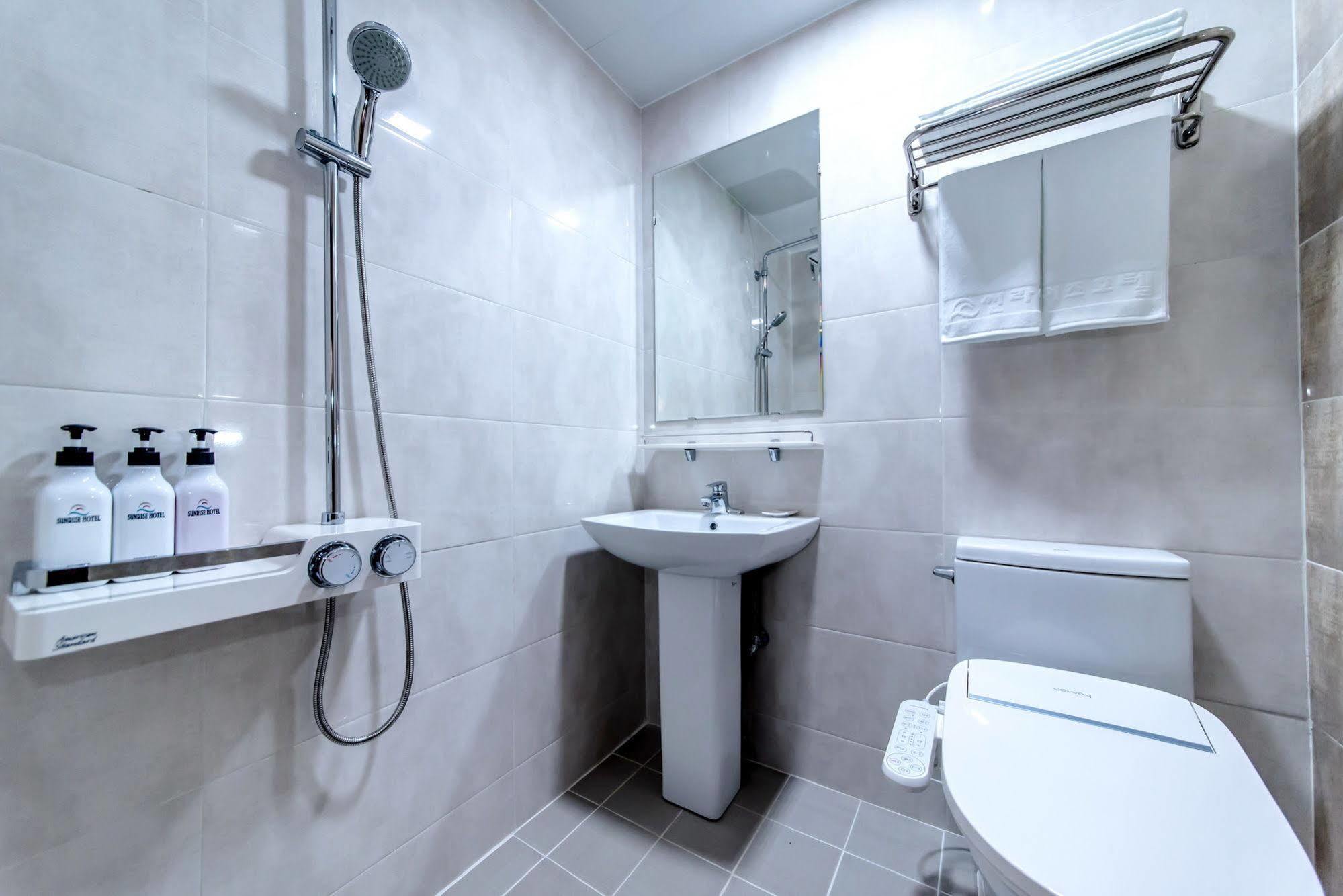 סאוגוויפו Sunrise Hotel Jungmun Branch מראה חיצוני תמונה