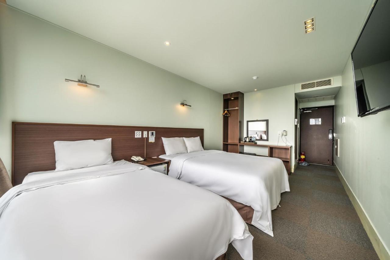סאוגוויפו Sunrise Hotel Jungmun Branch מראה חיצוני תמונה