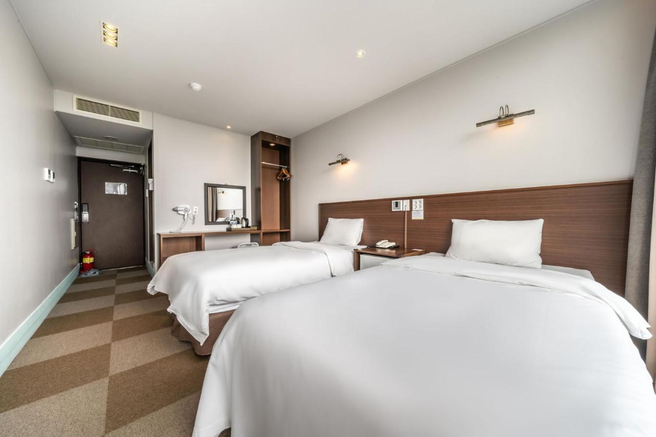 סאוגוויפו Sunrise Hotel Jungmun Branch מראה חיצוני תמונה