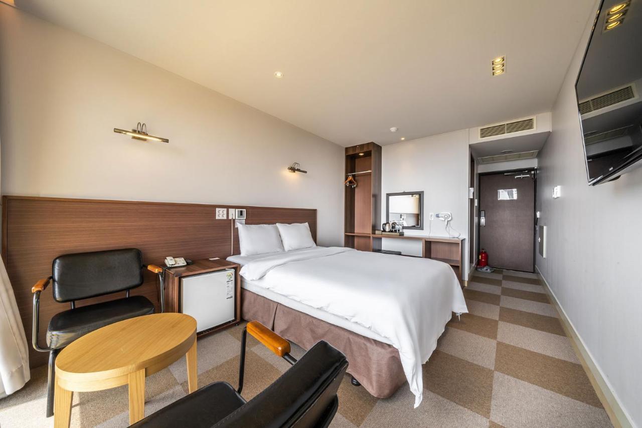 סאוגוויפו Sunrise Hotel Jungmun Branch מראה חיצוני תמונה
